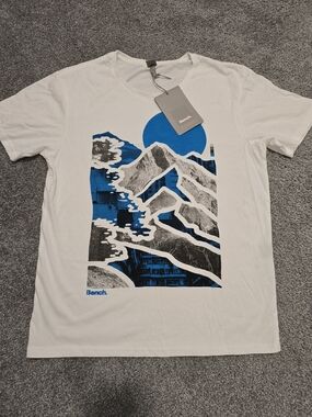 Bench Men's Graphic Mountain T-Shirt White Blue NWT Size Medium
